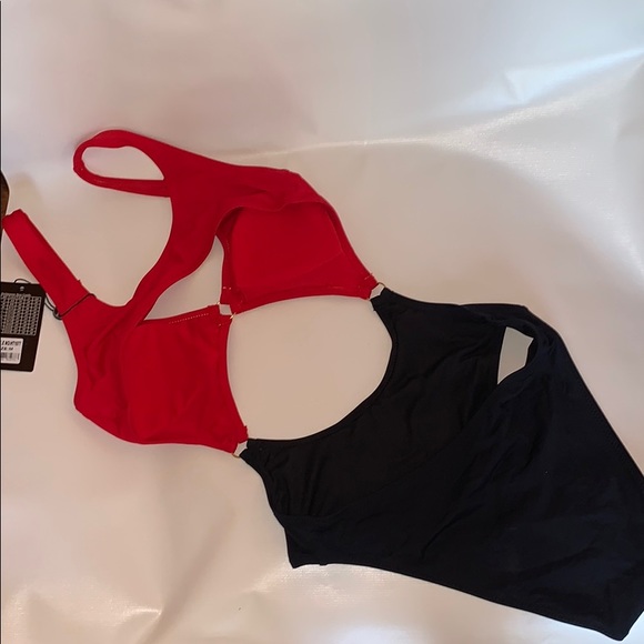 One piece bathing suit - Picture 2 of 5